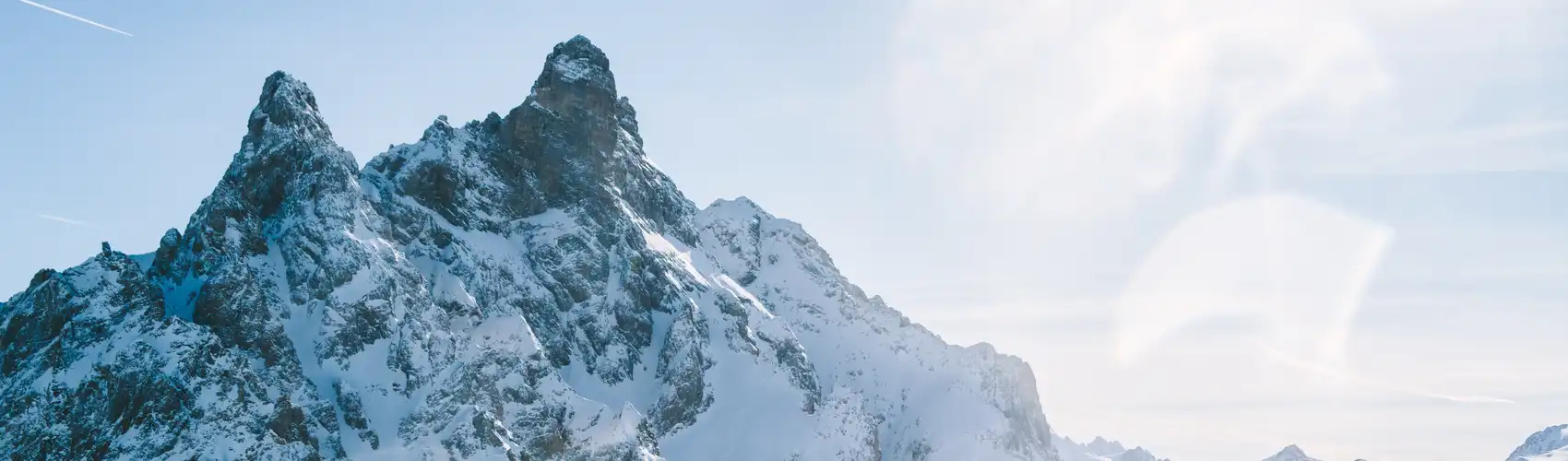 How do instructors adapt their lessons to suit the weather?